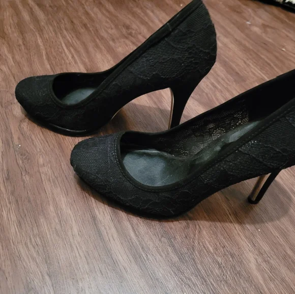 Heels - Picture 3 of 7